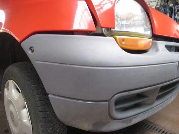 Foto: STOßFÄNGER / STOßSTANGE VORNE eines Renault Twingo 1.2 Sunnyboy