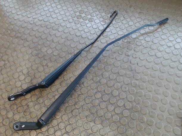 Foto: SCHEIBENWISCHERARME VORN eines Peugeot 206 CC 135 Sunnyboy