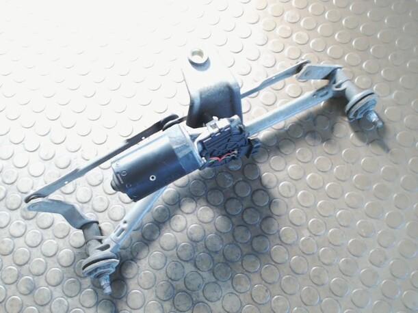 Foto: SCHEIBENWISCHERMOTOR VORN eines Peugeot 206 CC 135 Sunnyboy