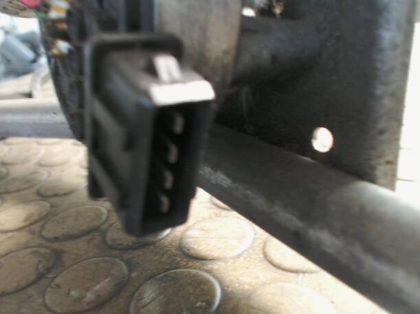 Foto: SCHEIBENWISCHERMOTOR VORN eines Peugeot 206 CC 135 Sunnyboy