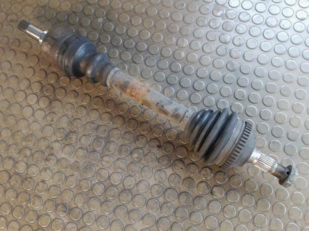 Foto: ANTRIEBSWELLE LINKS eines Peugeot 206 CC 135 Sunnyboy