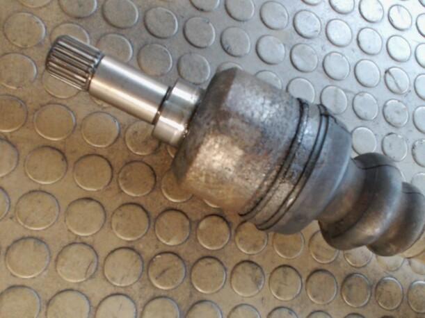 Foto: ANTRIEBSWELLE LINKS eines Peugeot 206 CC 135 Sunnyboy