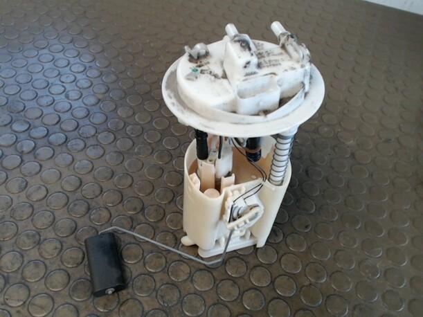 Foto: KRAFTSTOFFPUMPE eines Peugeot 206 CC 135 Top