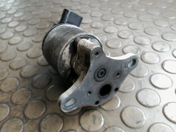 Foto: ABGASRÜCKFÜHRUNGSVENTIL eines Peugeot 206 CC 135 Sunnyboy