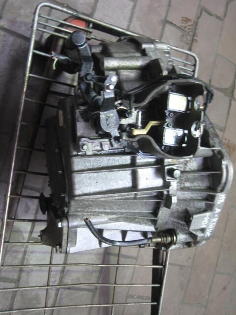 Foto: SCHALTGERIEBE AKS KUPPLUNG (HALBAUTOMATIK) eines Mercedes-Benz A 140 Sunnyboy
