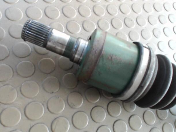 Foto: ANTRIEBSWELLE LINKS eines Mazda 323 F 2.0 DITD GL