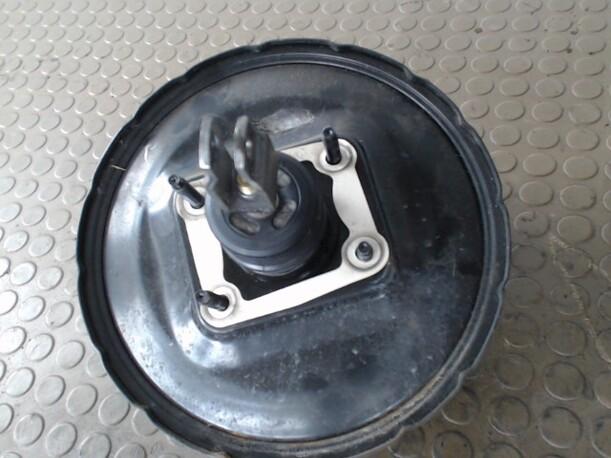 Foto: BREMSKRAFTVERSTÄRKER eines Mazda 323 F 2.0 DITD GL