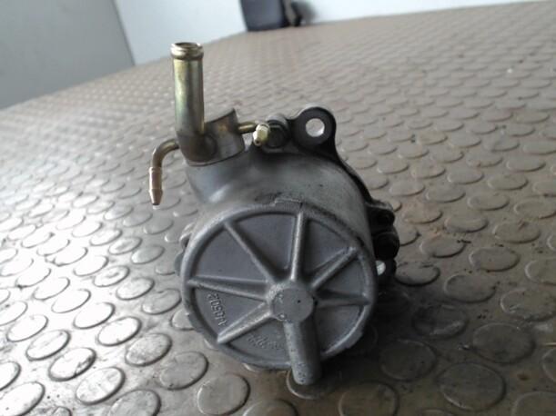Foto: VAKUUMPUMPE eines Mazda 323 F 2.0 DITD GL