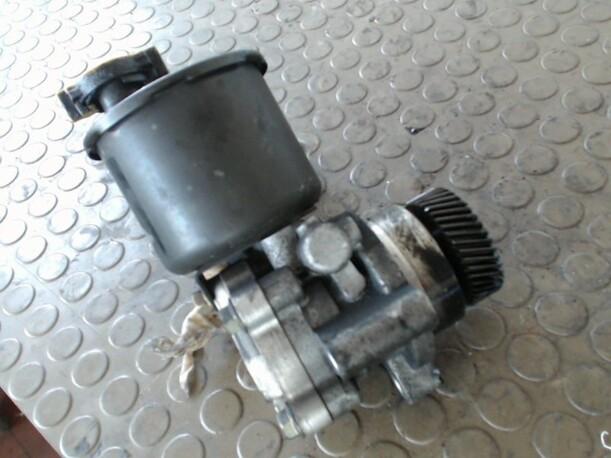 Foto: PUMPE SERVOLENKUNG eines Mazda 323 F 2.0 DITD GL