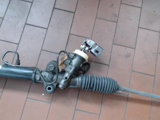 Foto: SERVOLENKUNG eines Mazda 323 F 2.0 DITD GL