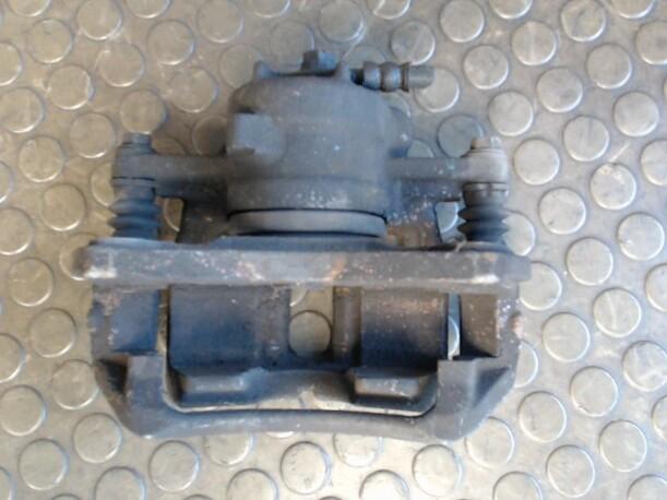 Foto: BREMSSATTEL VORN RECHTS eines Mitsubishi Colt 1.3 Sunnyboy