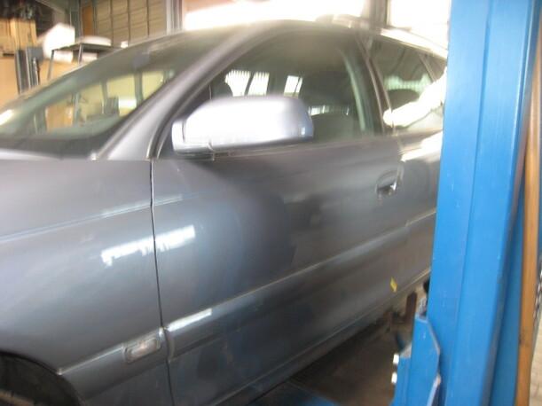 Foto: TÜR VORNE LINKS eines Opel Omega Caravan 2.5 DTI GL