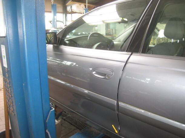 Foto: TÜR VORNE LINKS eines Opel Omega Caravan 2.5 DTI GL
