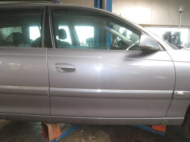 Foto: TÜR VORNE RECHTS eines Opel Omega Caravan 2.5 DTI GL