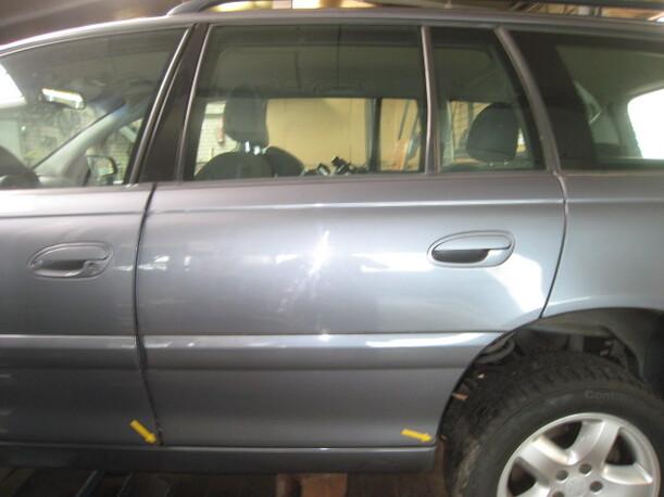 Foto: TÜR HINTEN LINKS eines Opel Omega Caravan 2.5 DTI GL