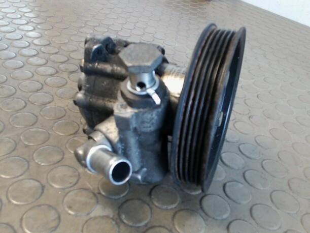 Foto: PUMPE SERVOLENKUNG eines Opel Omega Caravan 2.5 DTI CD