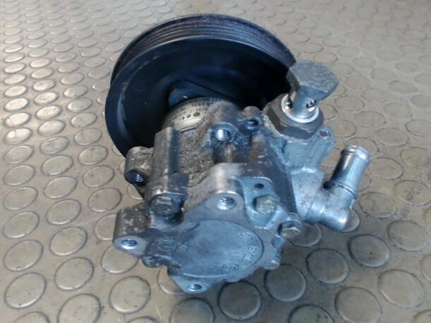 Foto: PUMPE SERVOLENKUNG eines Opel Omega Caravan 2.5 DTI CD