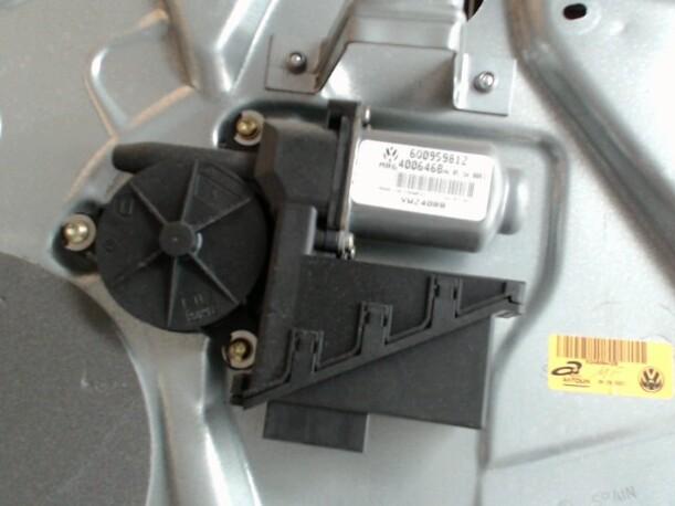 Foto: FENSTERHEBER ELEKTRISCH HINTEN RECHTS eines VW Polo 1.4 TDI Sunnyboy