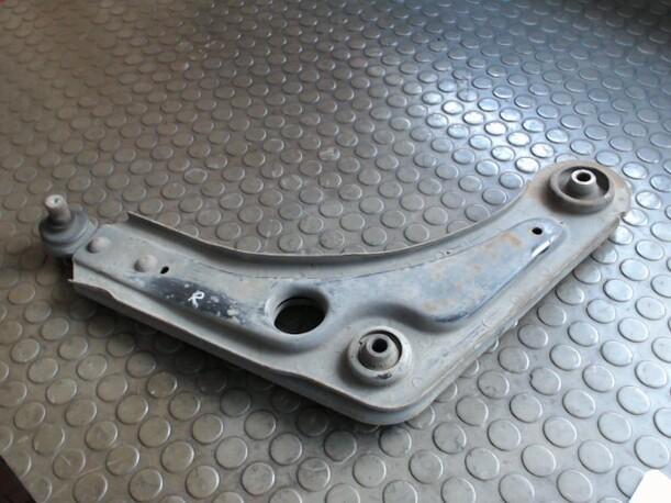 Foto: QUERLENKER VORN RECHTS eines Ford Escort Sunnyboy