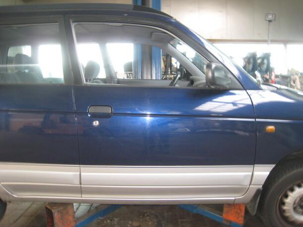 Foto: TÜR VORNE RECHTS eines Daihatsu Gran Move Sunnyboy