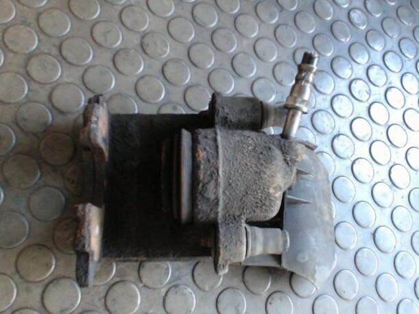 Foto: BREMSSATTEL VORN LINKS eines VW Golf 1.6 Sunnyboy