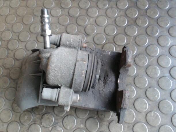Foto: BREMSSATTEL VORN RECHTS eines VW Golf 1.6 Sunnyboy