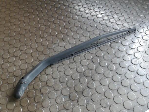 Foto: SCHEIBENWISCHERARM HINTEN eines Fiat Punto 55 Sunnyboy