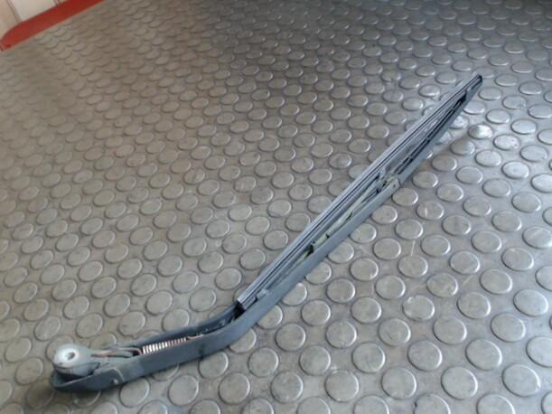 Foto: SCHEIBENWISCHERARM HINTEN eines Fiat Punto 55 Sunnyboy