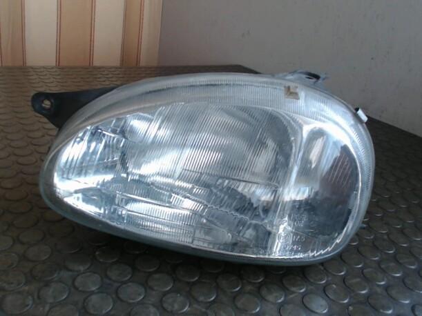 Foto: SCHEINWERFER LINKS eines Opel Corsa Sunnyboy