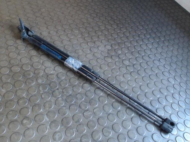 Foto: HECKKLAPPENDÄMPFERPAAR eines VW Passat Variant 1.8 GL