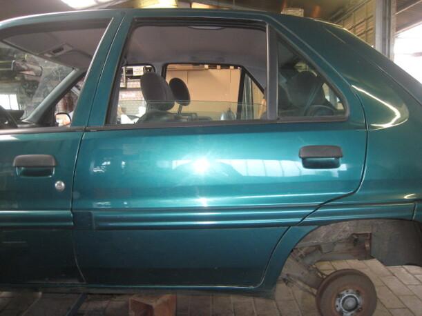 Foto: TÜR HINTEN LINKS eines Citroen Saxo 1.1 Sunnyboy