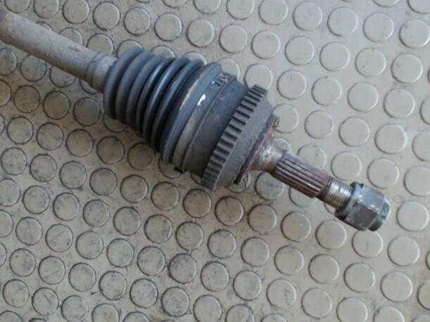 Foto: ANTRIEBSWELLE LINKS eines Citroen Saxo 1.1 Sunnyboy