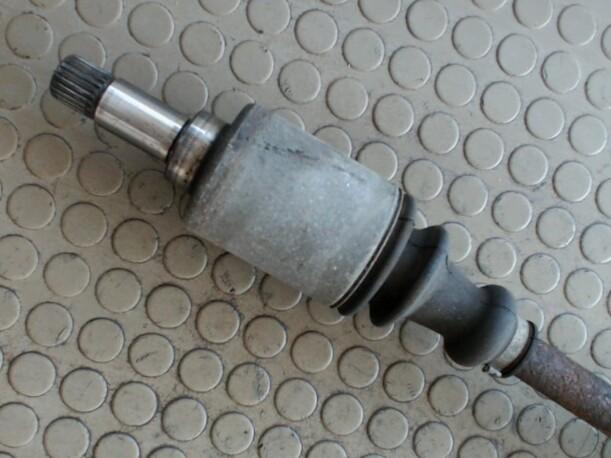 Foto: ANTRIEBSWELLE LINKS eines Citroen Saxo 1.1 Sunnyboy