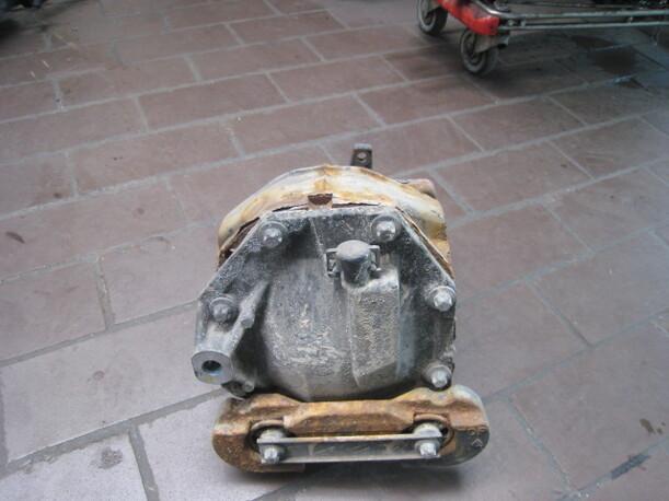 Foto: HINTERACHSGETRIEBE / DIFFERENTIAL UNGEPRÜFT eines Mercedes-Benz E 220 CDI Sunnyboy