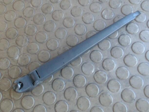 Foto: SCHEIBENWISCHERARM HINTEN eines VW Polo 50 Sunnyboy