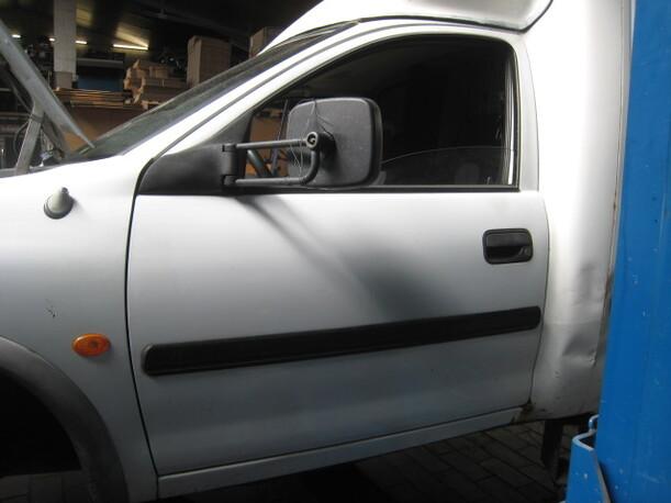 Foto: TÜR VORN LINKS eines Opel Combo 1.4 CD