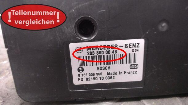 Foto: ZENTRALVERRIEGELUNGSPUMPE eines Mercedes-Benz E 220 CDI CD