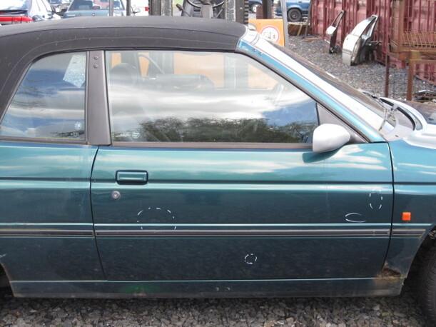 Foto: TÜR VORNE  RECHTS (CABRIO) eines Ford Escort 16V CD