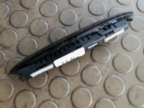 Foto: PDC ANZEIGE HINTEN eines Mercedes-Benz E 220 CDI