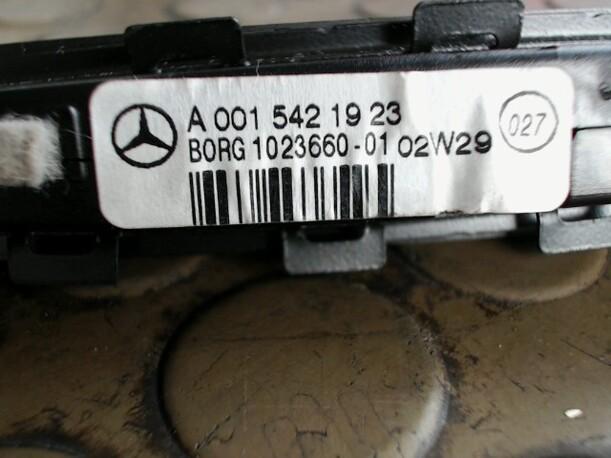 Foto: PDC ANZEIGE HINTEN eines Mercedes-Benz E 220 CDI