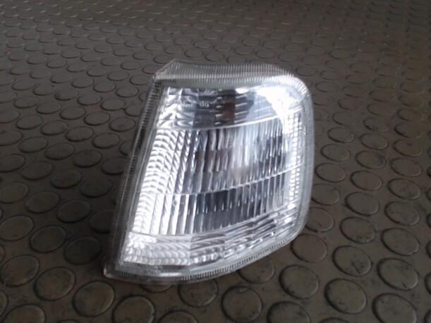 Foto: BLINKER / BLINKLEUCHTE LINKS eines Peugeot 405 Break DT GL