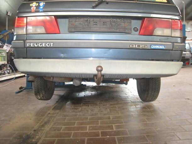 Foto: STOßSTANGE / STOSSFÄNGER HINTEN eines Peugeot 405 Break DT GL