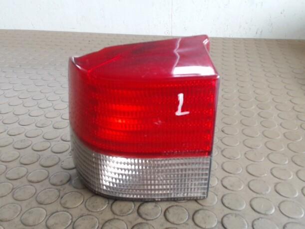 Foto: HECKLEUCHTE / RÜCKLICHT LINKS eines Peugeot 405 Break DT GL