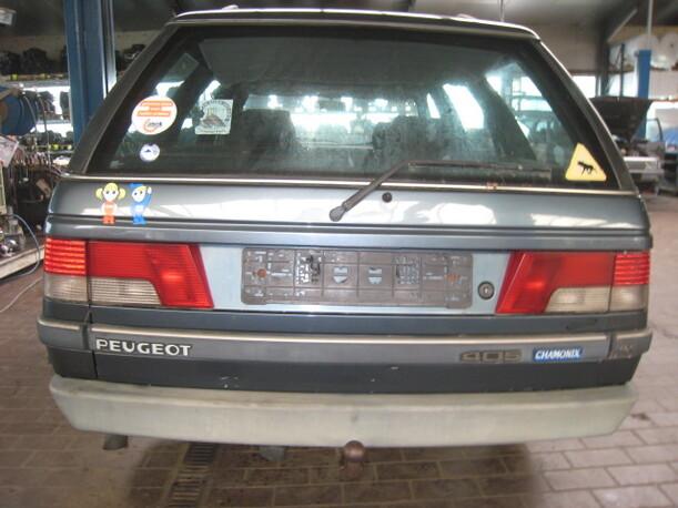 Foto: HECKKLAPPE / HECKDECKEL eines Peugeot 405 Break DT GL