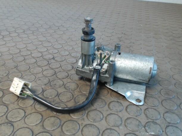 Foto: SCHEIBENWISCHERMOTOR HINTEN eines Peugeot 405 Break DT GL