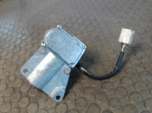 Foto: SCHEIBENWISCHERMOTOR HINTEN eines Peugeot 405 Break DT GL