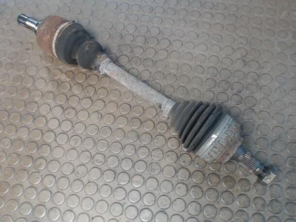 Foto: ANTRIEBSWELLE LINKS eines Peugeot 405 Break DT GL