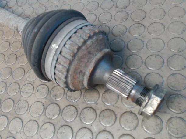 Foto: ANTRIEBSWELLE LINKS eines Peugeot 405 Break DT GL