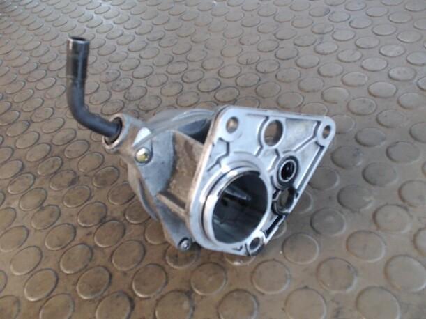 Foto: VAKUUMPUMPE eines Peugeot 405 Break DT GL