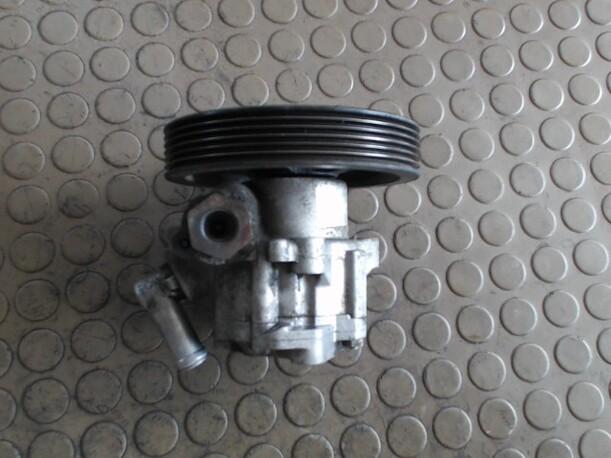 Foto: PUMPE SERVOLENKUNG eines Peugeot 405 Break DT GL